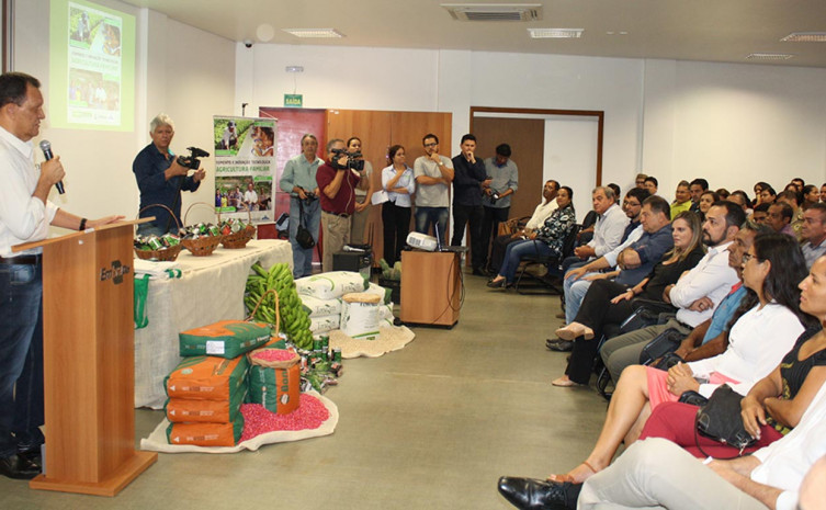 Com o objetivo de fomentar nas comunidades rurais a implantação de lavouras de subsistência, o Governo do Estado, por meio do Ruraltins, lançou o Programa Quintal Verde 2