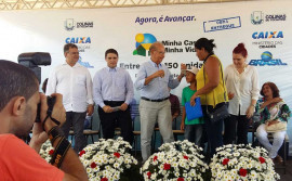 Governo participa de entrega de casas em Colinas