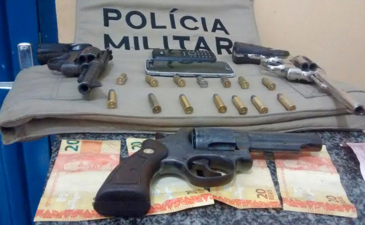 Pistola calibre 380 e 19 munições intactas são apreendidas na