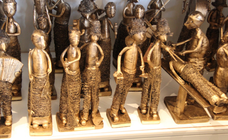 Os artesãos selecionados poderão divulgar e comercializar seus produtos artesanais em um espaço coletivo de 50 m²