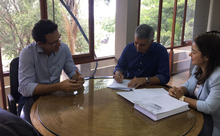 As empresas assinaram os contratos com a Seden, nesta segunda-feira,16.  