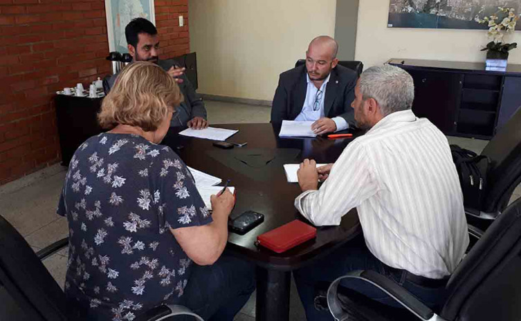 Equipe da superintendência de Desenvolvimento Regional, Urbano e Habitação definem cronograma de obras com o Banco Paulista