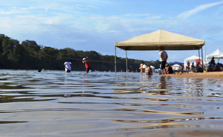 Na região sul do Estado, no município de Peixe, a Praia da Tartaruga recebe infraestrutura e área de camping e fica a 15 minutos de barco da cidade