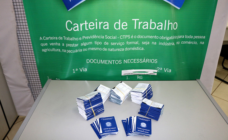 Mais de 5 mil carteiras estão estocadas no SINE, aguardando seus titulares