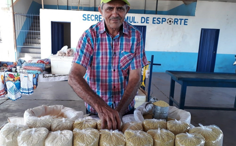 O produtor rural Raimundo Nonato da Silva Abreu, morador da Chácara Nossa Senhora Aparecida, fatura em média R$ 500, por semana com a venda de hortaliças