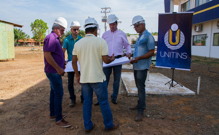 O reitor da Universidade Estadual do Tocantins (Unitins), Augusto Rezende, autorizou o início das obras de construção do Centro de Treinamento e Capacitação em Tecnologia Agropecuária (CTC-Agro) na manhã da sexta-feira, 14