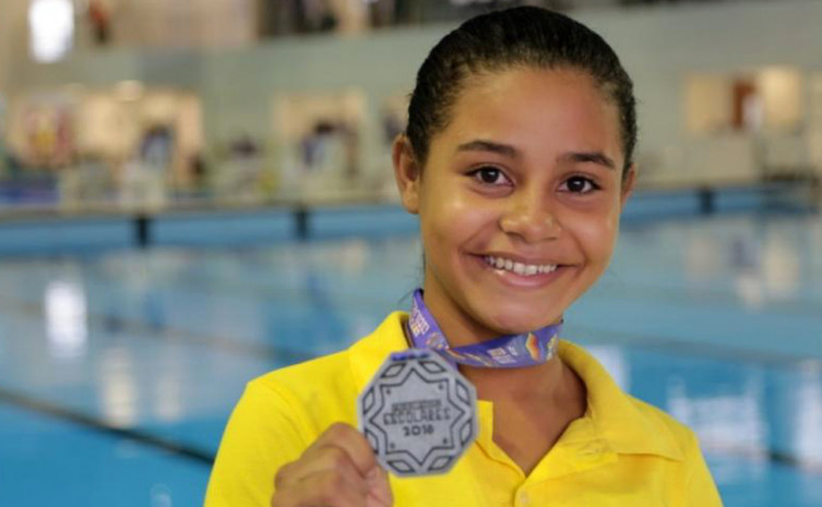 Estudante de 13 anos conquistou três medalhas de prata nos 50m costas, 50m peito e 50m crawl (nado livre)