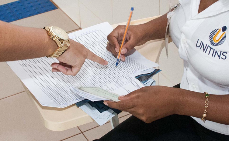 O atendimento ocorre das 8 às 18 horas ininterruptamente