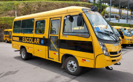 Ônibus do Programa Nacional Caminho da Escola são inspecionados por técnico de qualidade da Metrologia do Tocantins