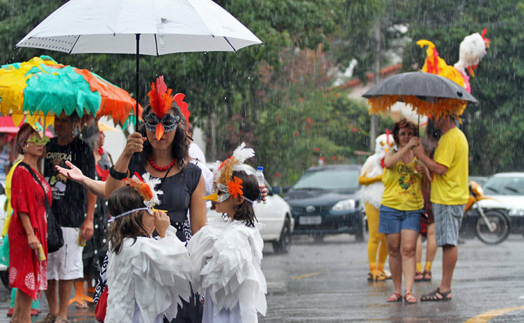 Carnaval deve ser com chuva 