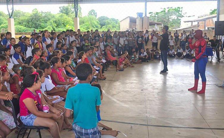 Palestra foi ministrada para mais de 400 alunos