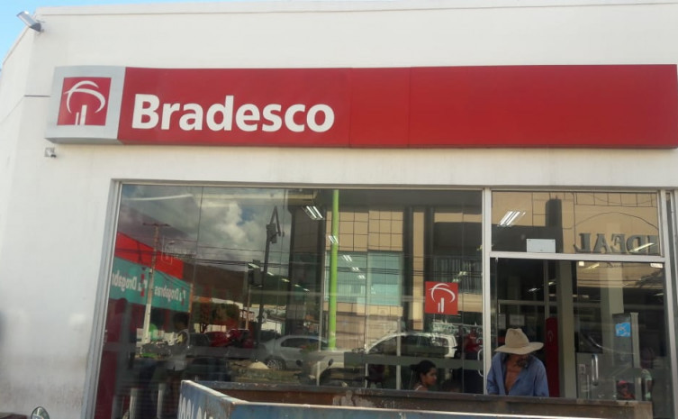 Por meio de denúncias, Procon Tocantins autuou o Banco Bradesco por demora em fila