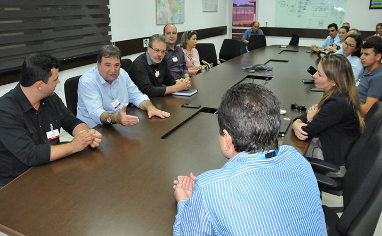 Na visita César Halum destacou a importância da pesquisa científica no desenvolvimento da produção de grãos no Tocantins