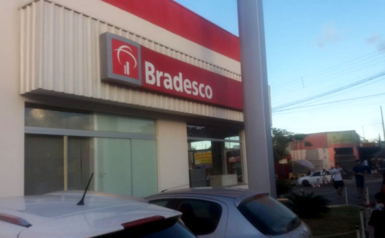 Após denúncia de consumidores, agência bancária de Taquaralto é autuada