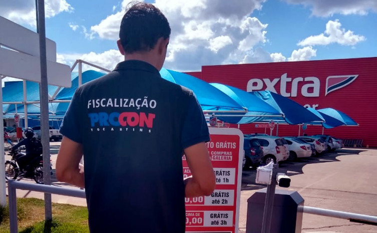 Autuação ocorreu após denuncia de consumidores sobre a cobrança indevida
