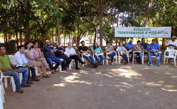 Participantes assistem palestras sobre as plantas não convencionais 