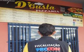 Procon notifica estabelecimentos por cobrar maior preço na pizza de dois sabores