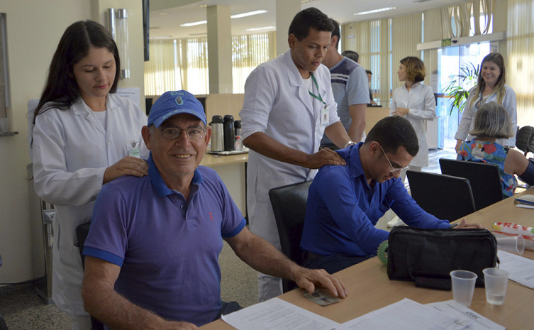 Ação contou com orientações posturais, relaxamento muscular e encaminhamentos para diferentes instituições de atenção à saúde do idoso