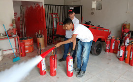 Metrologia Estadual verifica manutenção de extintores de incêndio 