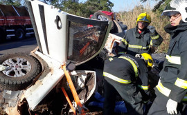 Veículos se envolvem em acidente na BR-153 e Bombeiros Militares prestam atendimento