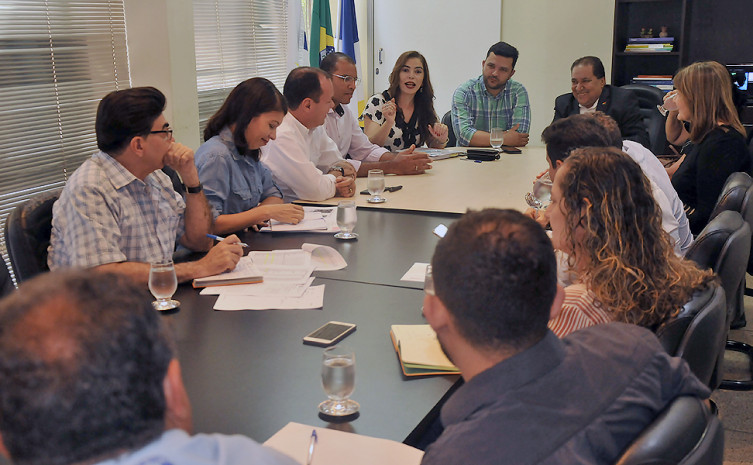 Reunião para debater a implantação das agroindústrias nos municípios de Brejinho de Nazaré e Guaraí 