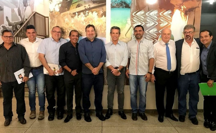 Vice-Governador e os secretários Ridoval Chiareloto e César Halum, com o empresário goiano José Garrote