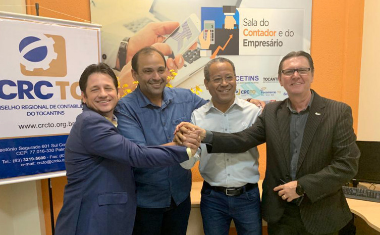Representantes do CRC e Fecomércio com o presidente da Jucetins, Gleydson Nato, na inauguração da Sala do Contador e do Empresário