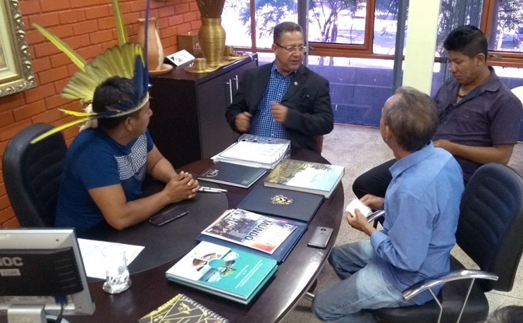 Reunião com cacique karajá e prefeito de Lagoa da Confusão