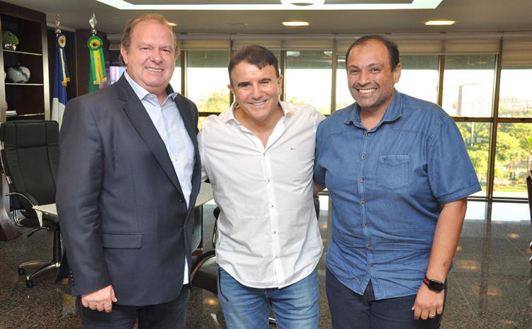 Mauro Carlesse recebeu o pedido de exoneração de Gleydson Nato (Jucetins), que assumirá o mandato de deputado estadual no lugar de Eduardo Siqueira Campos