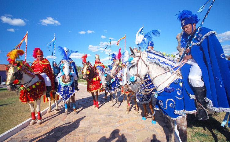 As Cavalhadas relembram as guerras religiosas entre cristãos e mouros