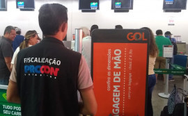 Procon autua Gol por cancelar voo e não prestar informações aos passageiros