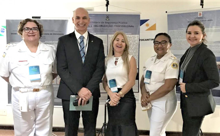 A tenente-coronel Juliana Corgozinho (E), com colegas da delegação do Tocantins e com o coronel Allan Quint, coordenador Geral de Políticas Para os Profissionais de Segurança Pública da SENASP