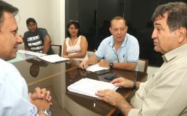 Contrato para iniciar linha de montagem de equipamentos nos matadouros frigoríficos é assinado