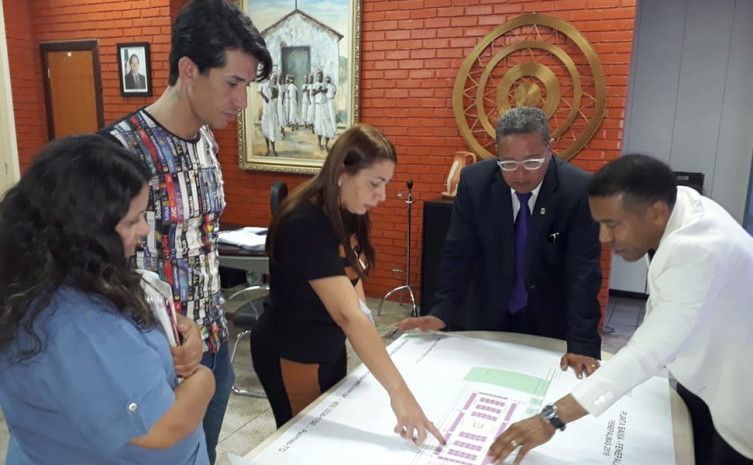 Joseph Madeira apresentou ao presidente e aos técnicos da Adetuc planta baixa com espaço destinado ao governo do Estado