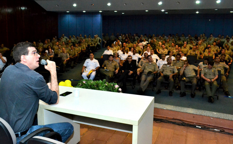 Bombeiros e policiais militares participam de mesa redonda sobre saúde mental