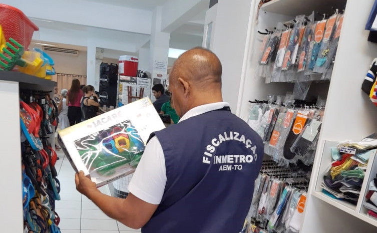 Equipe da AEM faz verificação de brinquedos e artigos infantis em estabelecimentos comerciais em Palmas