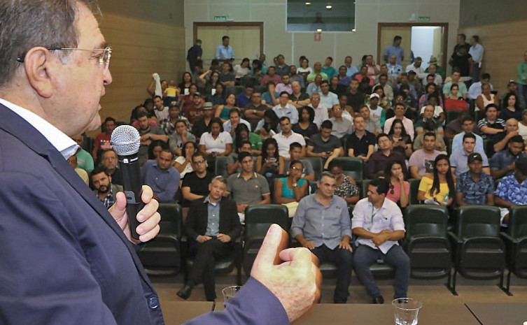 Secretário discursa no simpósio de Aquicultura