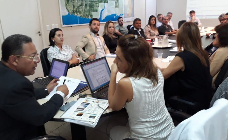 A reunião foi conduzida pelo presidente da Adetuc e do Foestur, Tom Lyra