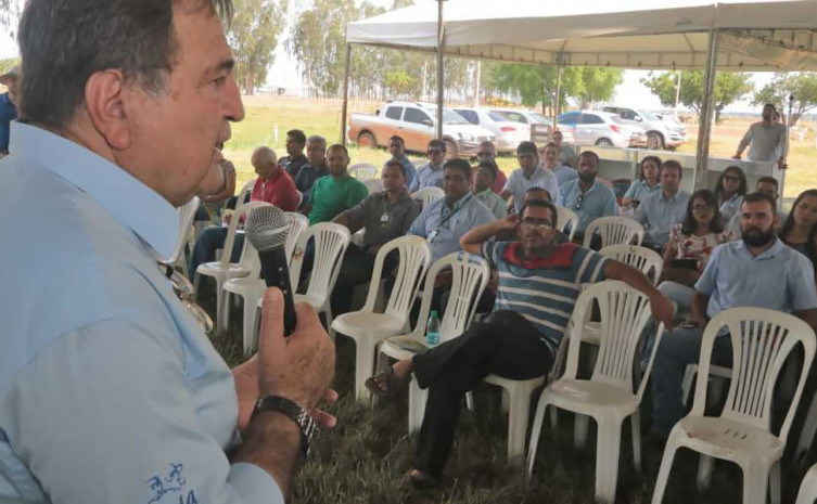 Secretário da Seagro, César Halum, durante abertura do dia de campo