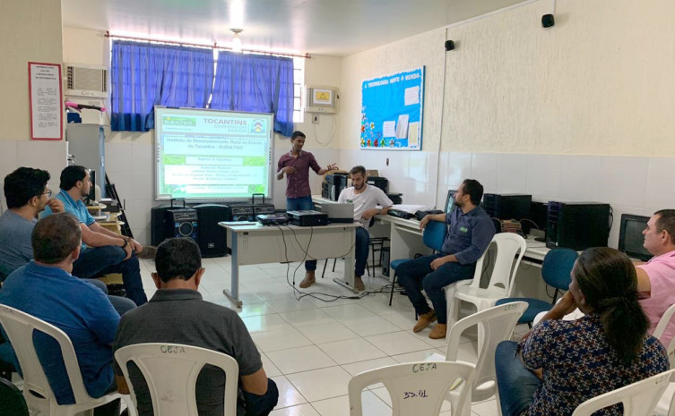 Encontro é conduzido pelo técnico em extensão rural Lindomar Pereira Cardoso Júnior, que acompanha as atividades da Fazenda Vista Alegre  