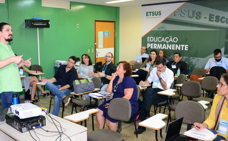 Trabalhos científico foram apresentados para uma comissão avaliadora a fim de desenvolver ações que visam soluções para os problemas de saúde