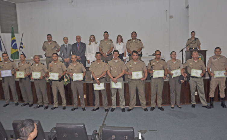 Representantes dos formandos receberam certificados