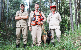 Militar do Corpo de Bombeiros e seu cão conquistam Certificação Internacional de Buscas e Resgate em Área Rural