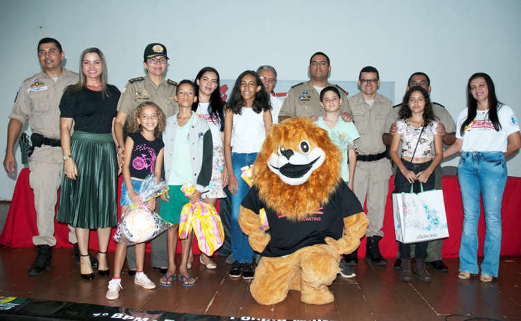 PM realiza formatura de cerca de 300 alunos no QCG