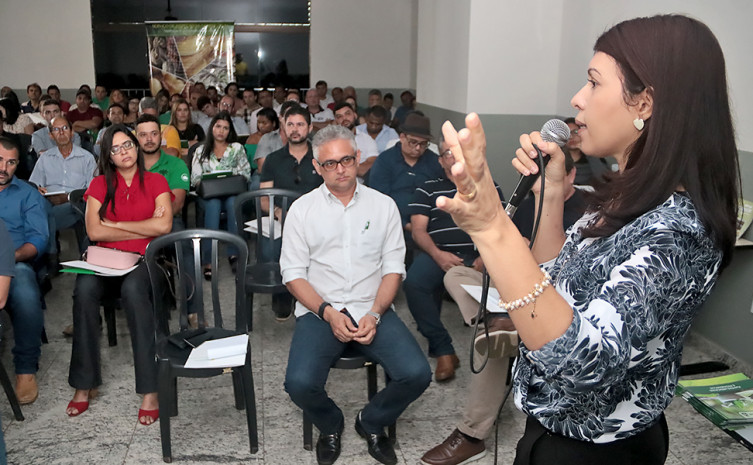 Verônica França proferiu  palestra sobre rótulos dos produtos