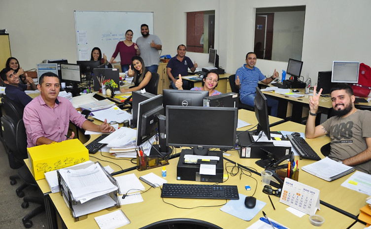 Servidores satisfeitos com o pagamento em dia 