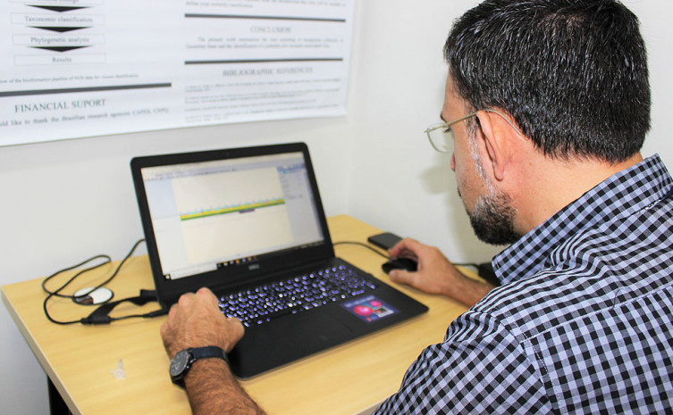 Prof Dr Fabrício Souza em Laboratório de Pesquisa da UFT Gurupi - TO