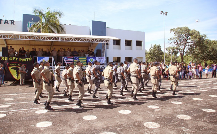 Policiais militares do TO e de outros estados na formatura do Curso de Força Tática em Palmas