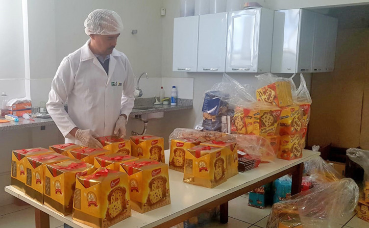 Produtos da Operação Natal e Ano Novo em teste metrológicos no laboratório de Pré-Medidos da AEM.