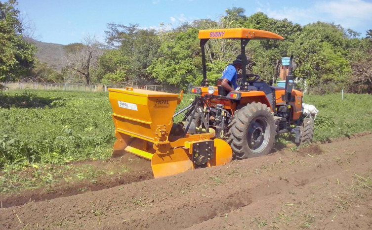 O projeto apresentado pelo Ruraltins alcançará 1.280 produtores rurais com aquisição de 64 tratores.jpg